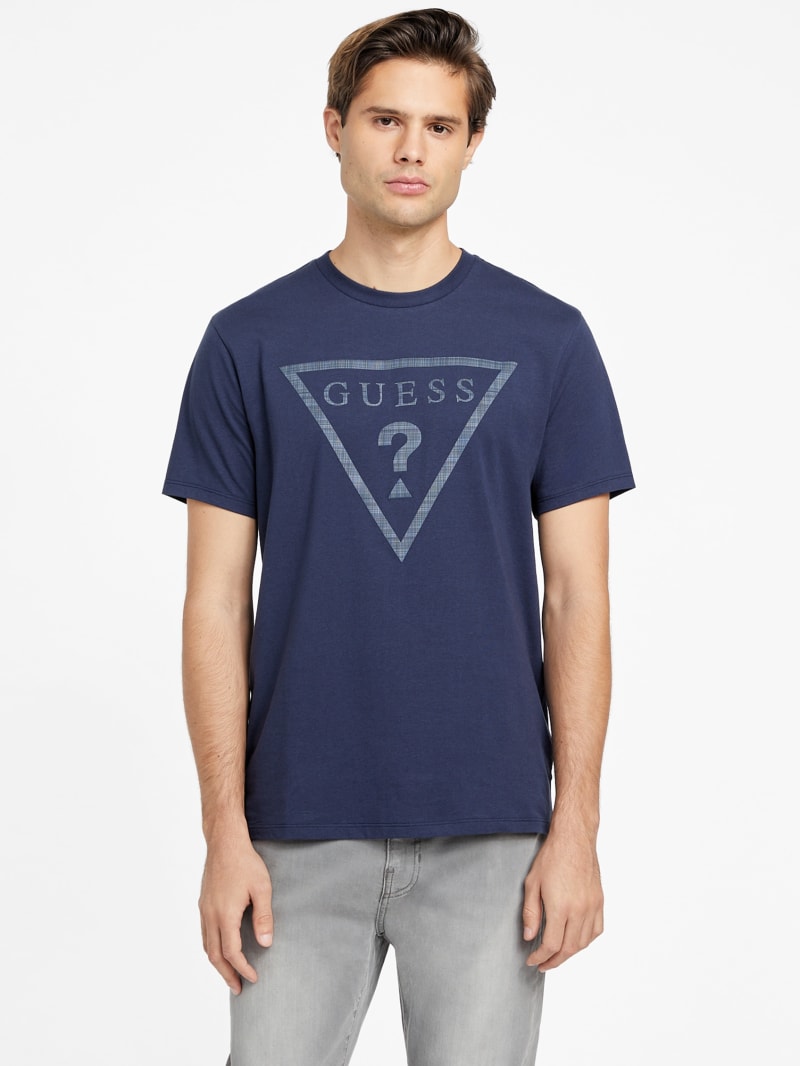 T-SHIRT GUESS TRIANG ORIGINAL PQ - Compre Agora