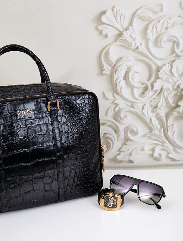 Welcome on GUESS® Official Online Store