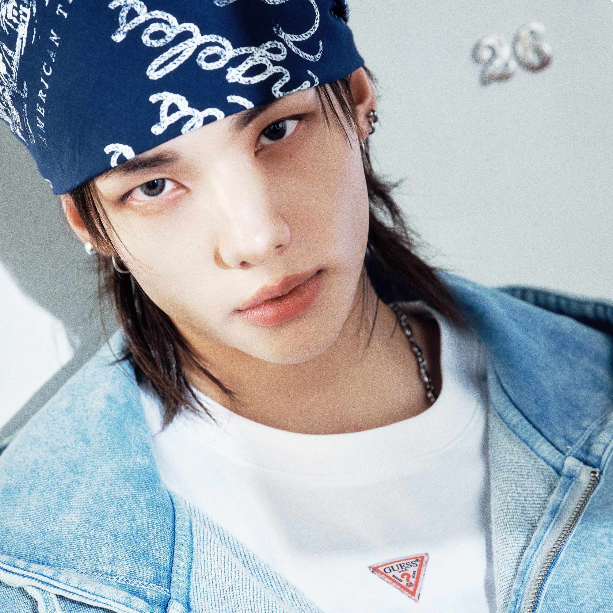 ヒョンジン着用 GUESS ジップパーカー 韓国 ストリート ヒョンジンが、またまた「Guess」着用 | スキズ ＊ ヒョンジン さらん