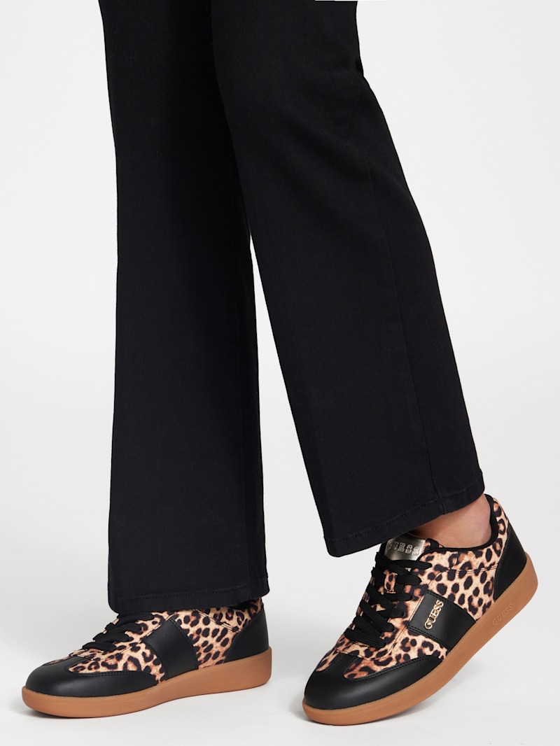 Pelara Faux-Leather Low-Top Sneakers | GUESS Factory Ca