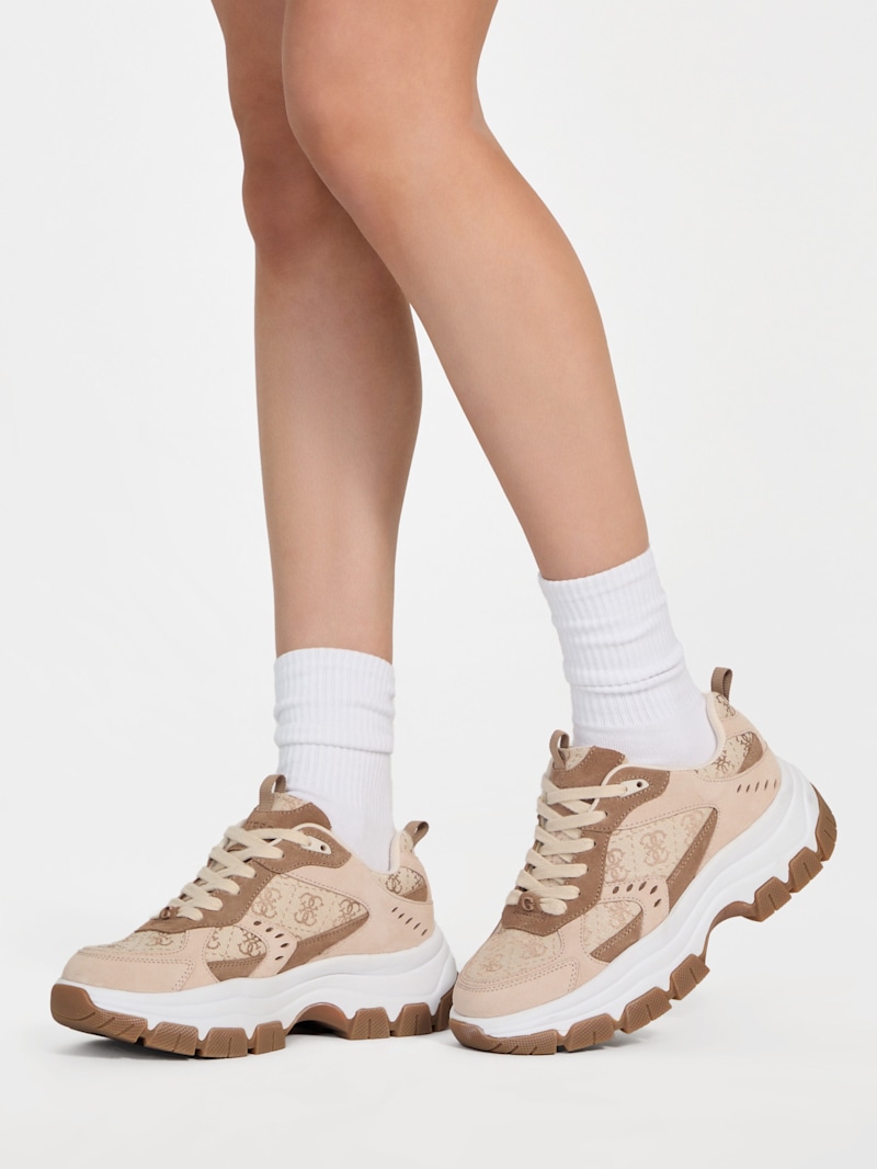 【国内発送】GUESS＊Quattro G Logo Retro Jogger Sneakers GUESS Women's Koyaa Quattro G Logo Retro Jogger Sneakers