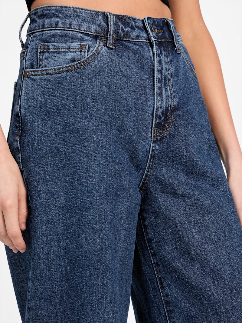 【THE MOZZ】Phoebe washing half denim pants Lisbeth Wide Leg Denim Pants | GUESS Factory