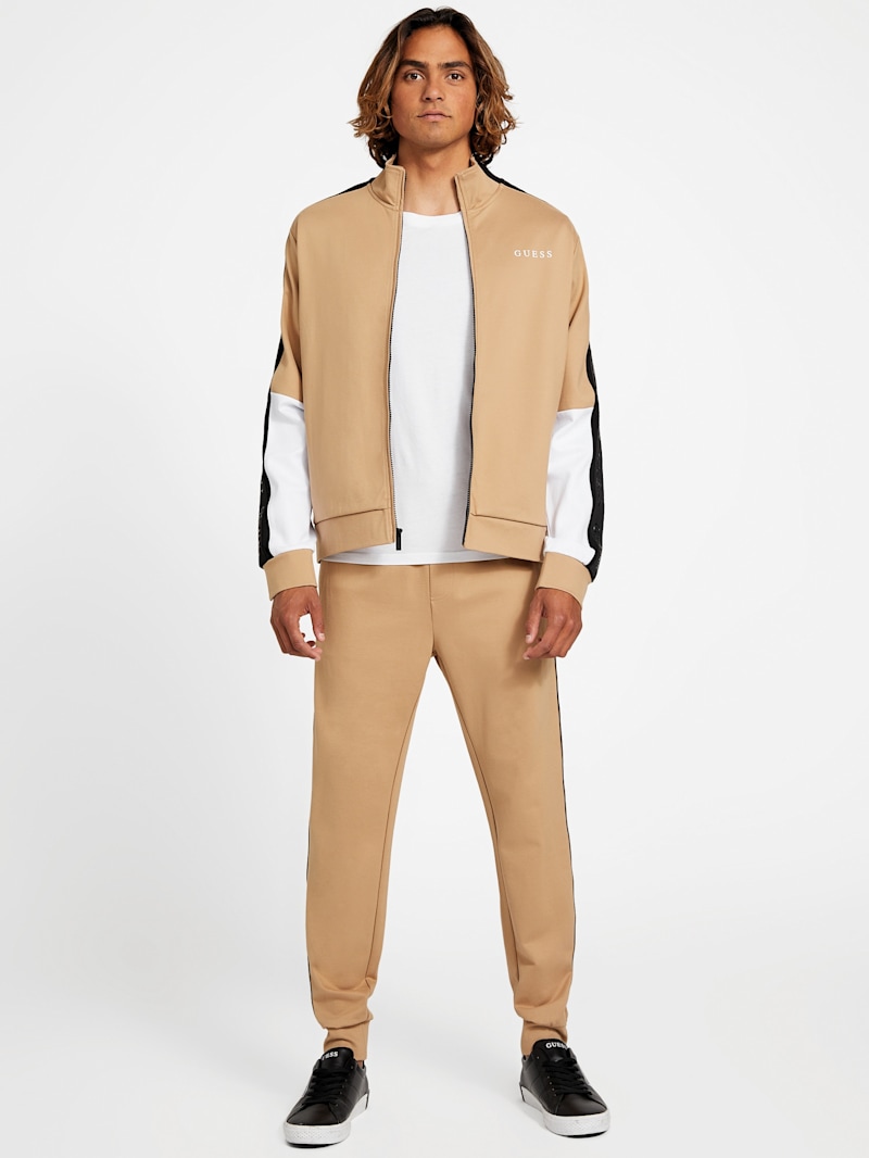 【UMBRO】 TOPI COZY PLATFORM ★ GT THONG Mateo Logo-Tape Joggers | GUESS Factory