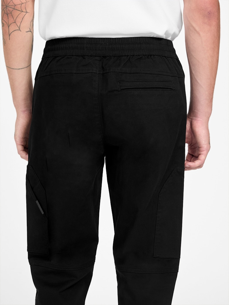 Gavin Twill Cargo Pants | GUESS Factory