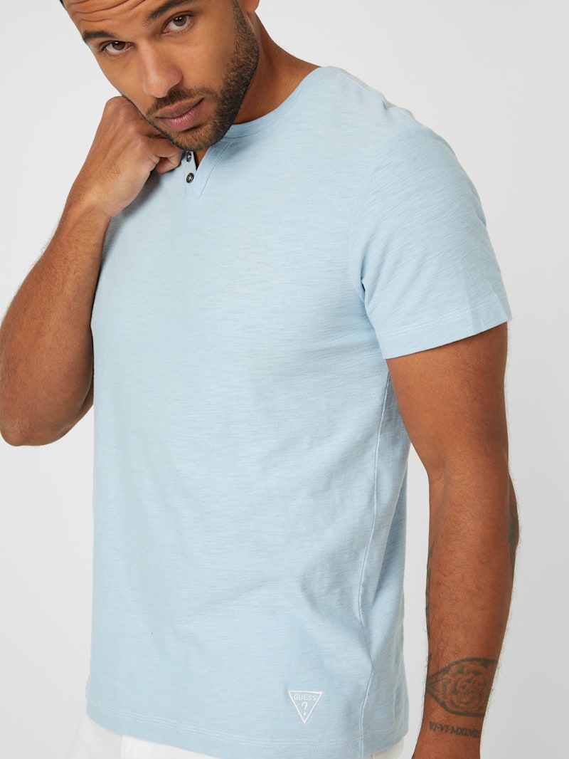 Eco Ricky Split Tee | GUESS Factory