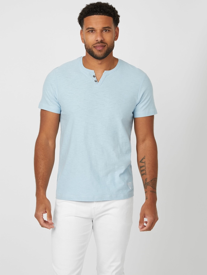 JUN Sと EX w2 Eco Ricky Split Tee | GUESS Factory