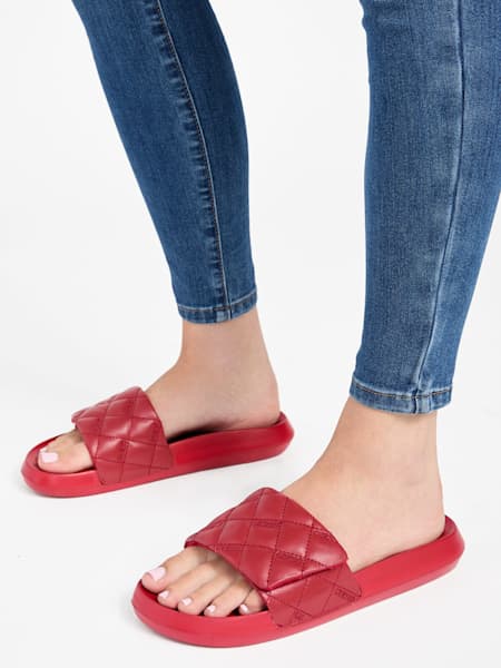 Pearlin Quilted Pool Slides