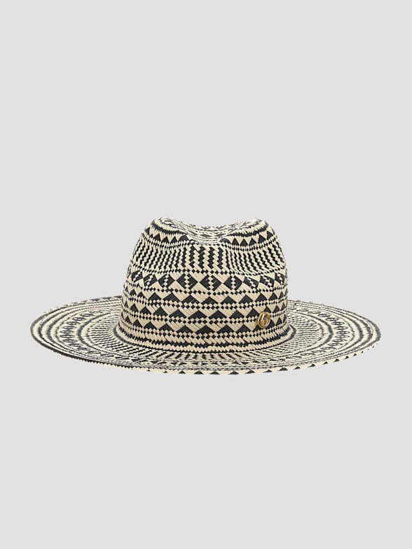 Women s Hats Bucket Hats Beanies GUESS