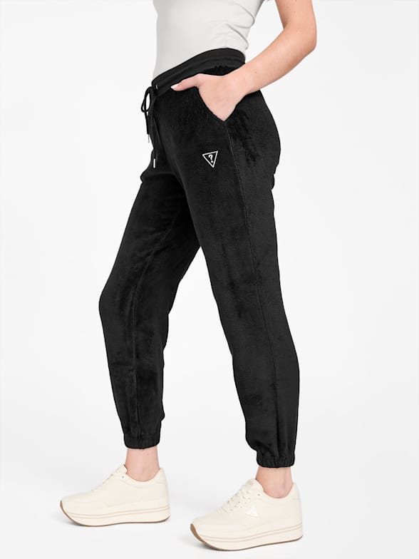 Guess jogging suit 2025