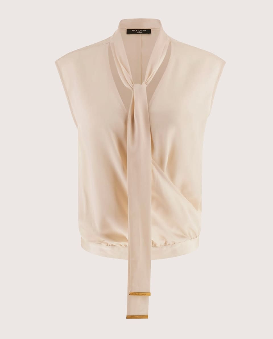 Discover all the luxury of Marciano.