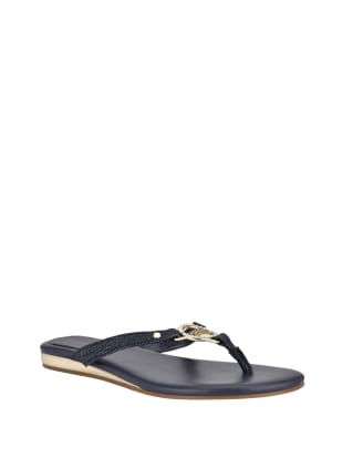 guess women's flip flops
