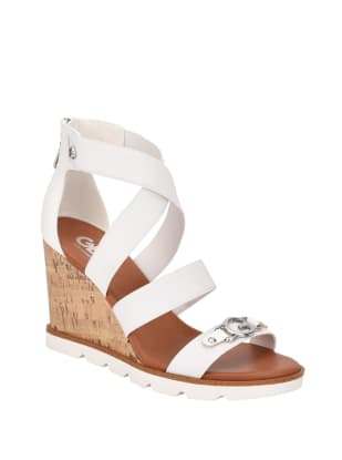 g by guess wedges