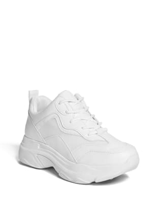 white guess tennis shoes