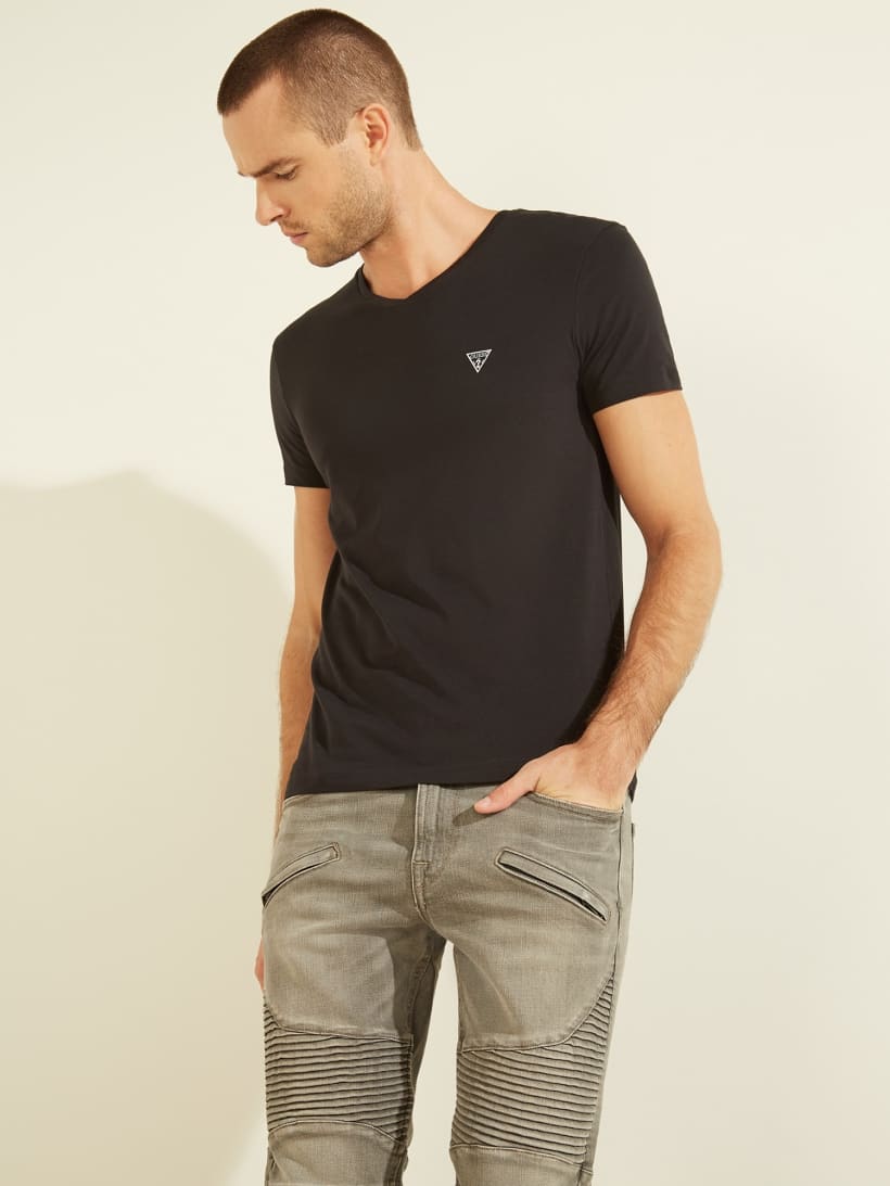 guess triangle logo t shirt